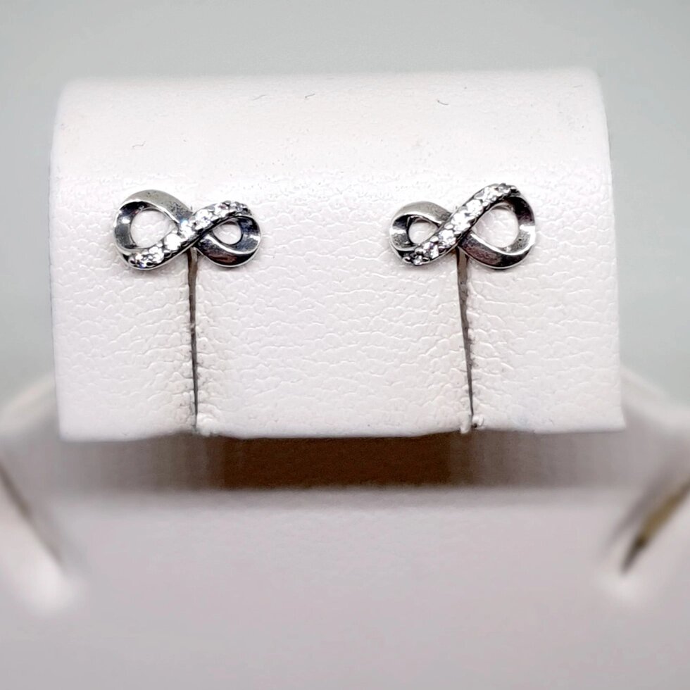 Сережки-пусеты серебряные с кубическим цирконием "Бесконечность" 0,7 г
Сережки-пусеты серебряные с кубическим цирконием "Бесконечность" 0,7 г