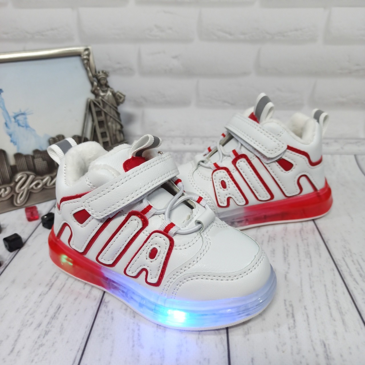 Хайтопы для мальчика/девочки демисезонные W.Niko AG 365-6 LED 24=15см белый с красным
Хайтопы для мальчика/девочки демисезонные W.Niko AG 365-6 LED 24=15см белый с красным