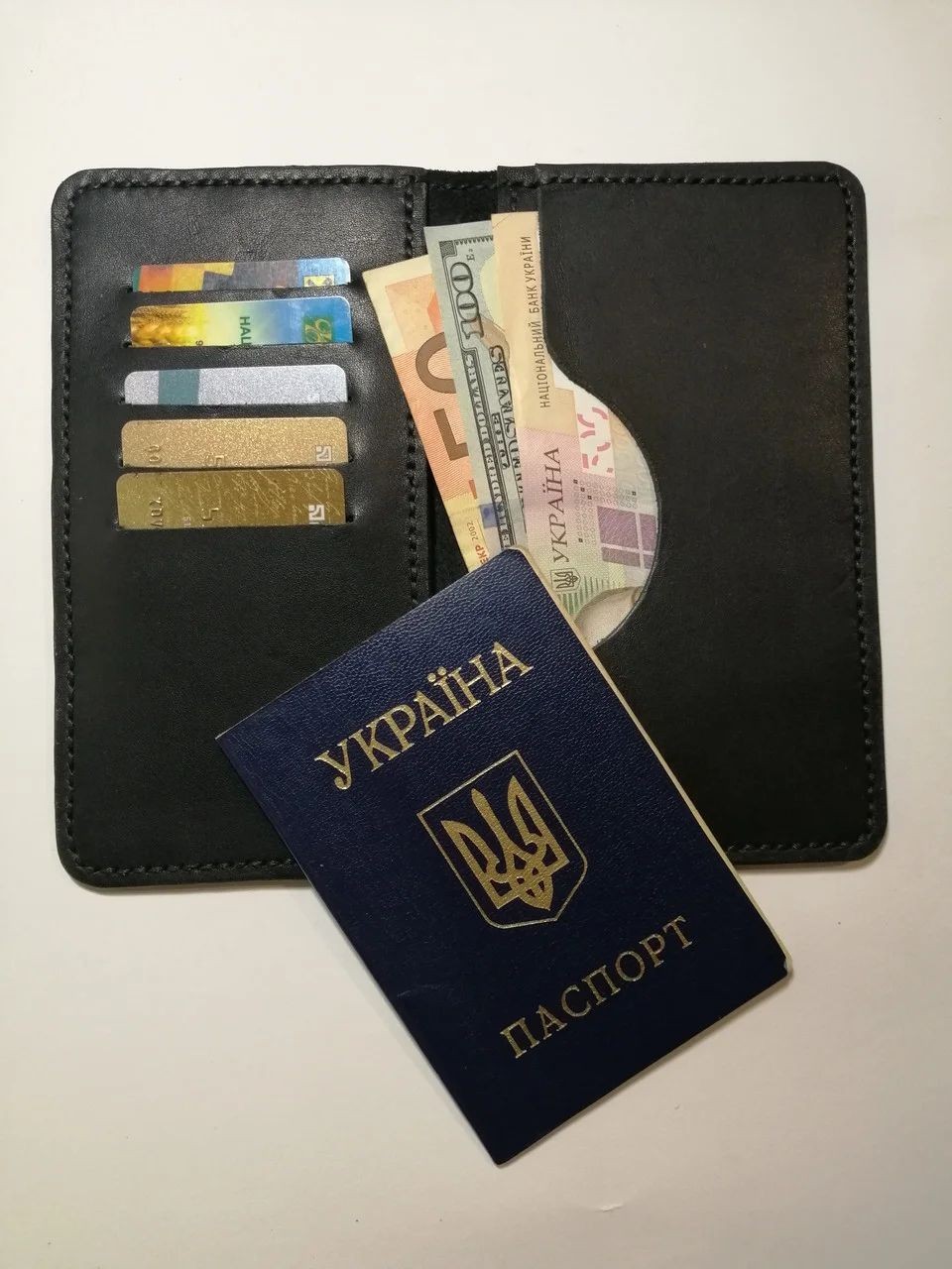 Кожаное портмоне ручной работы тревел кошелек из натуральной кожи бумажник черный
Кожаное портмоне ручной работы тревел кошелек из натуральной кожи бумажник черный