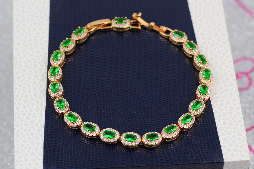 Браслет Xuping Jewelry с овальными зелеными камнями в кругу белых 19 см 7 мм золотистый
Браслет Xuping Jewelry с овальными зелеными камнями в кругу белых 19 см 7 мм золотистый