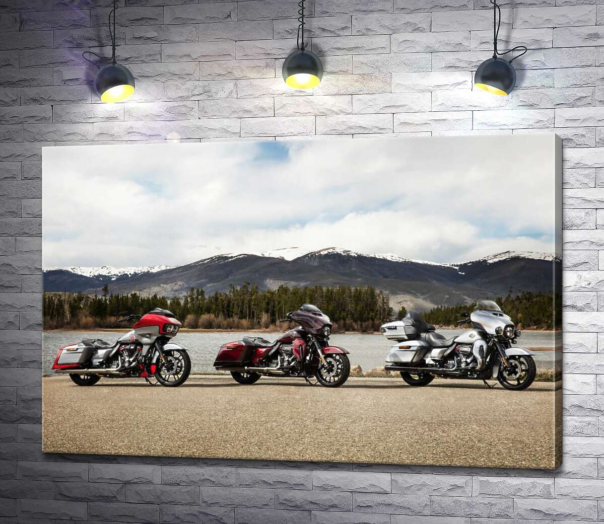 Картина ArtPoster Три мотоцикла Harley-Davidson Road Glide стоят на берегу реки 100x66 см Модуль №1
Картина ArtPoster Три мотоцикла Harley-Davidson Road Glide стоят на берегу реки 100x66 см Модуль №1
