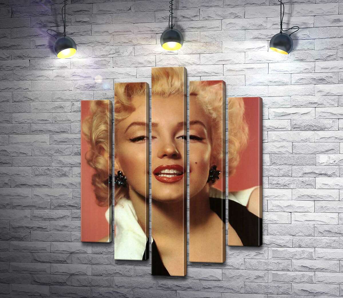 Модульная картина ArtPoster Мэрилин Монро (Marilyn Monroe) позирует для первого номера журнала Playboy 100x140 см Модуль №26
Модульная картина ArtPoster Мэрилин Монро (Marilyn Monroe) позирует для первого номера журнала Playboy 100x140 см Модуль №26