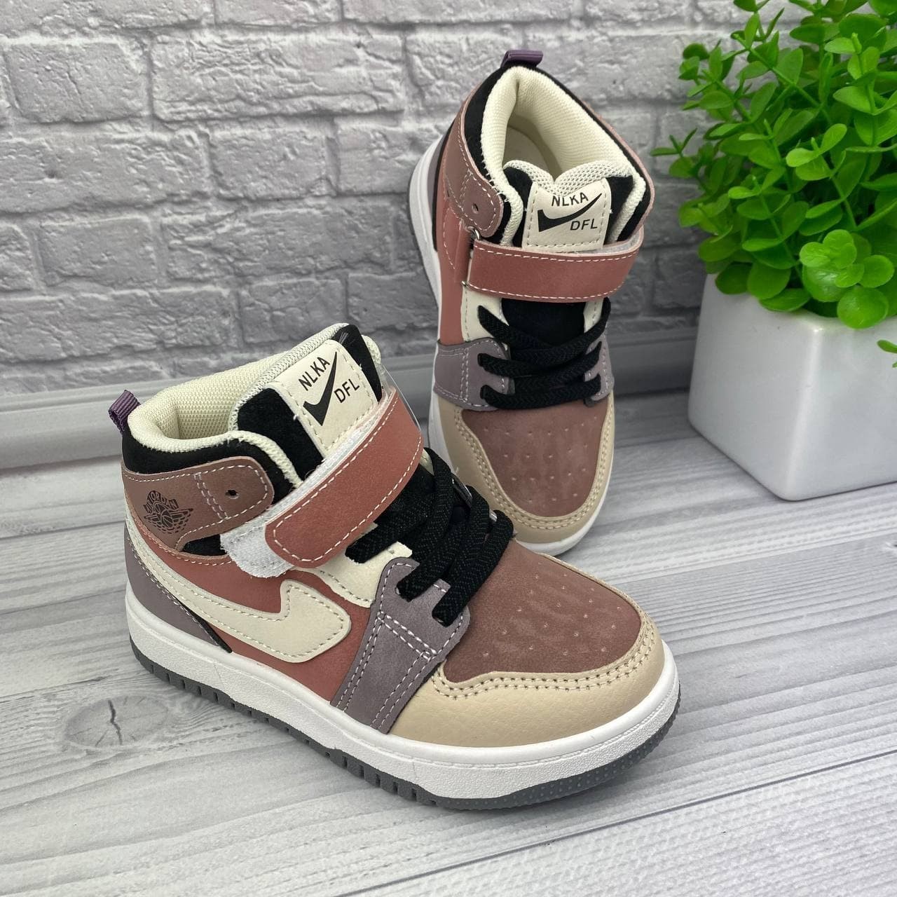 Кроссовки-хайтопы для девочек демисезонные Kimboo 1101 р.27 16,5 см коричневые с бежевым
Кроссовки-хайтопы для девочек демисезонные Kimboo 1101 р.27 16,5 см коричневые с бежевым
