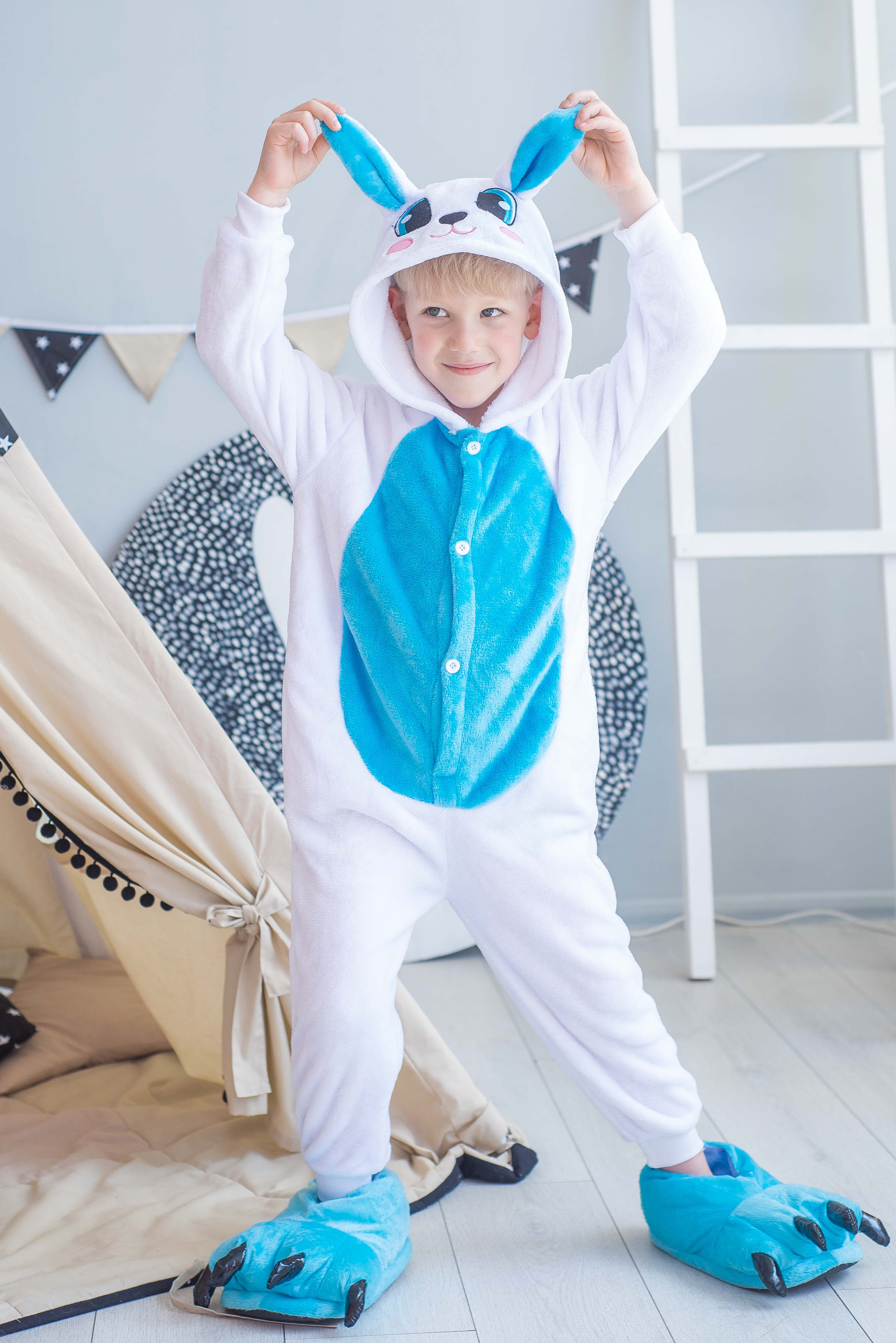 Пижама Кигуруми детская BearWear Зайка XL 135 - 145 см Бело-голубой (K0W1-0028-XL)
Пижама Кигуруми детская BearWear Зайка XL 135 - 145 см Бело-голубой (K0W1-0028-XL)