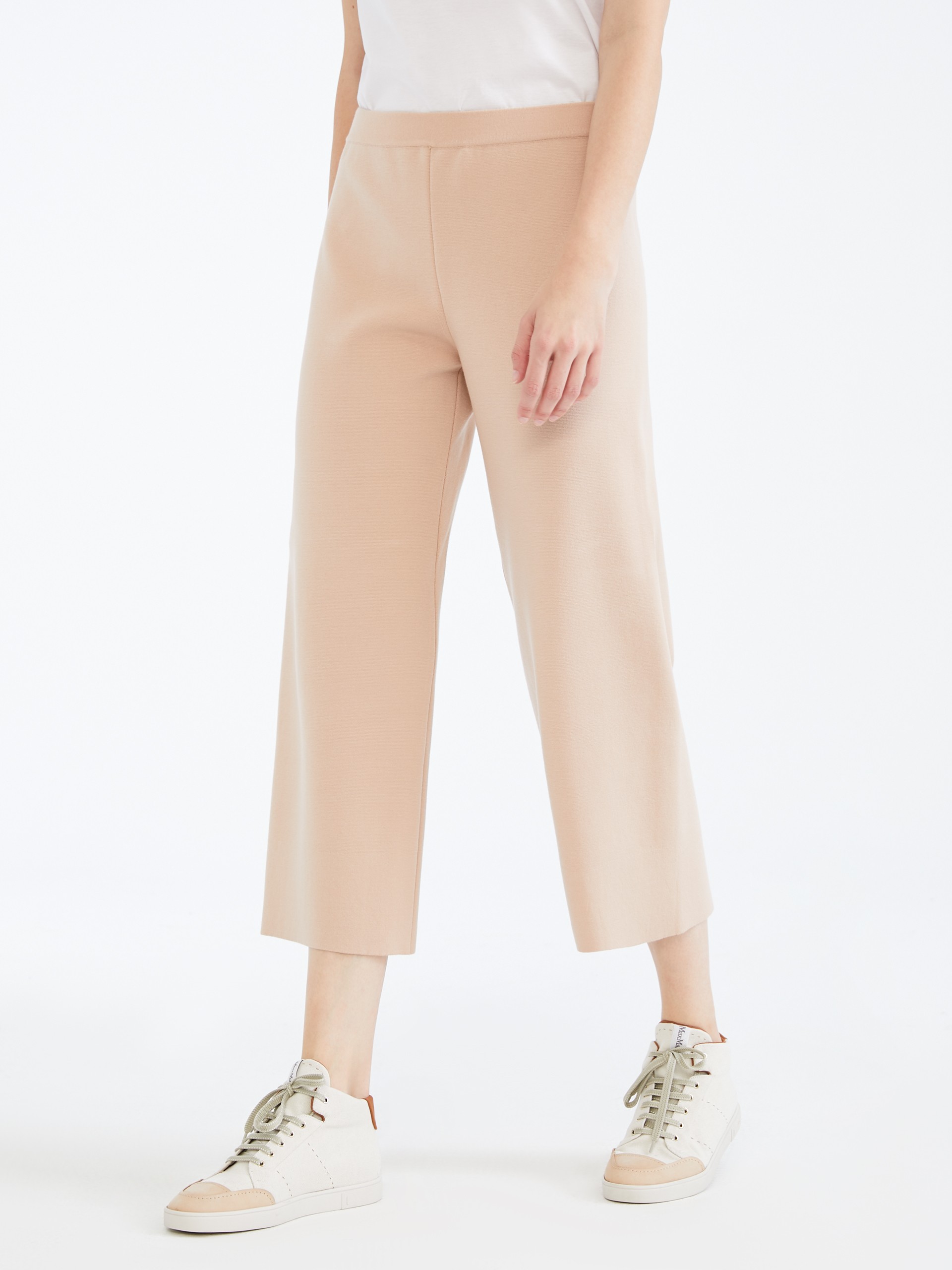 Брюки MaxMara 46 Бежевые 63310107000
Брюки MaxMara 46 Бежевые 63310107000