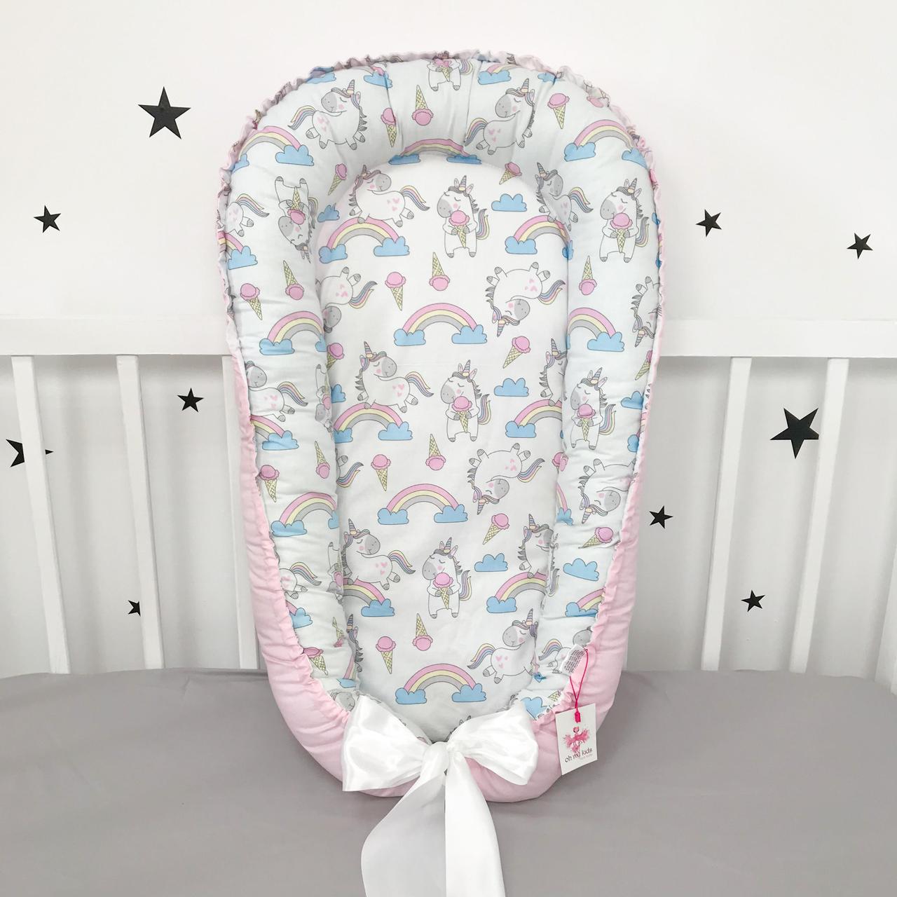 Кокон для новорожденного с кокосовым матрасиком Oh My Kids "Единороги с облаками и радугами"
Кокон для новорожденного с кокосовым матрасиком Oh My Kids "Единороги с облаками и радугами"
