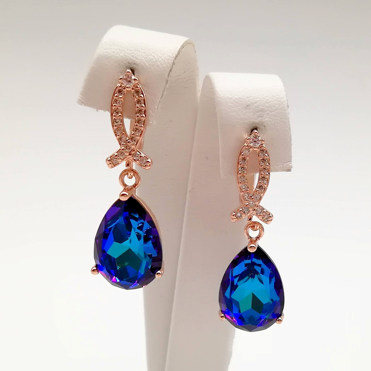Серьги SONATA из медицинского золота, кристаллы Swarovski сине-фиолетового, позолота PO, 24839
Серьги SONATA из медицинского золота, кристаллы Swarovski сине-фиолетового, позолота PO, 24839