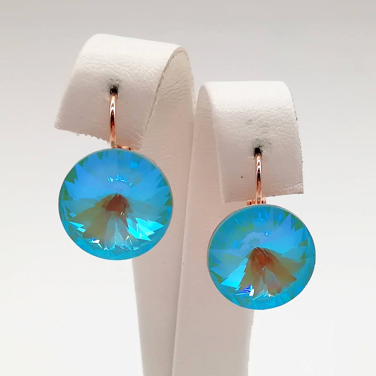 Серьги SONATA из медицинского золота, кристаллы Swarovski ярко-голубого цвета, позолота PO, 24708
Серьги SONATA из медицинского золота, кристаллы Swarovski ярко-голубого цвета, позолота PO, 24708