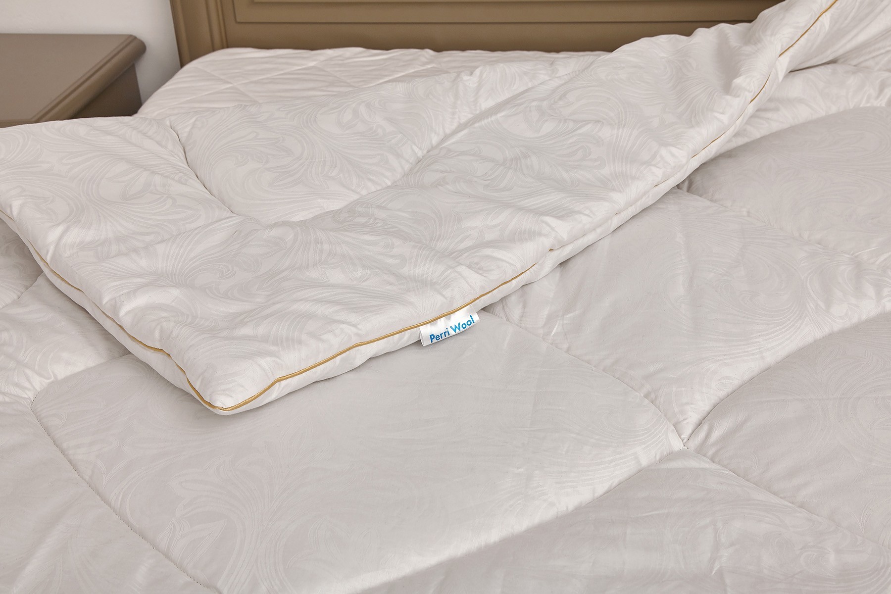 Шерстяное одеяло зимнее Perri Wool 220х240 см 
Шерстяное одеяло зимнее Perri Wool 220х240 см