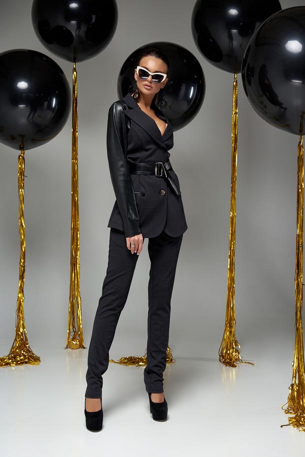 Костюм JADONE FASHION Джереми с брюками черный L (Костюм Джереми с брюками черный)
Костюм JADONE FASHION Джереми с брюками черный L (Костюм Джереми с брюками черный)