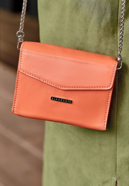 Женская кожаная поясная сумка/кроссбоди BlankNote Mini Живой коралл BN-BAG-38-2-LIVING-CORAL
Женская кожаная поясная сумка/кроссбоди BlankNote Mini Живой коралл BN-BAG-38-2-LIVING-CORAL