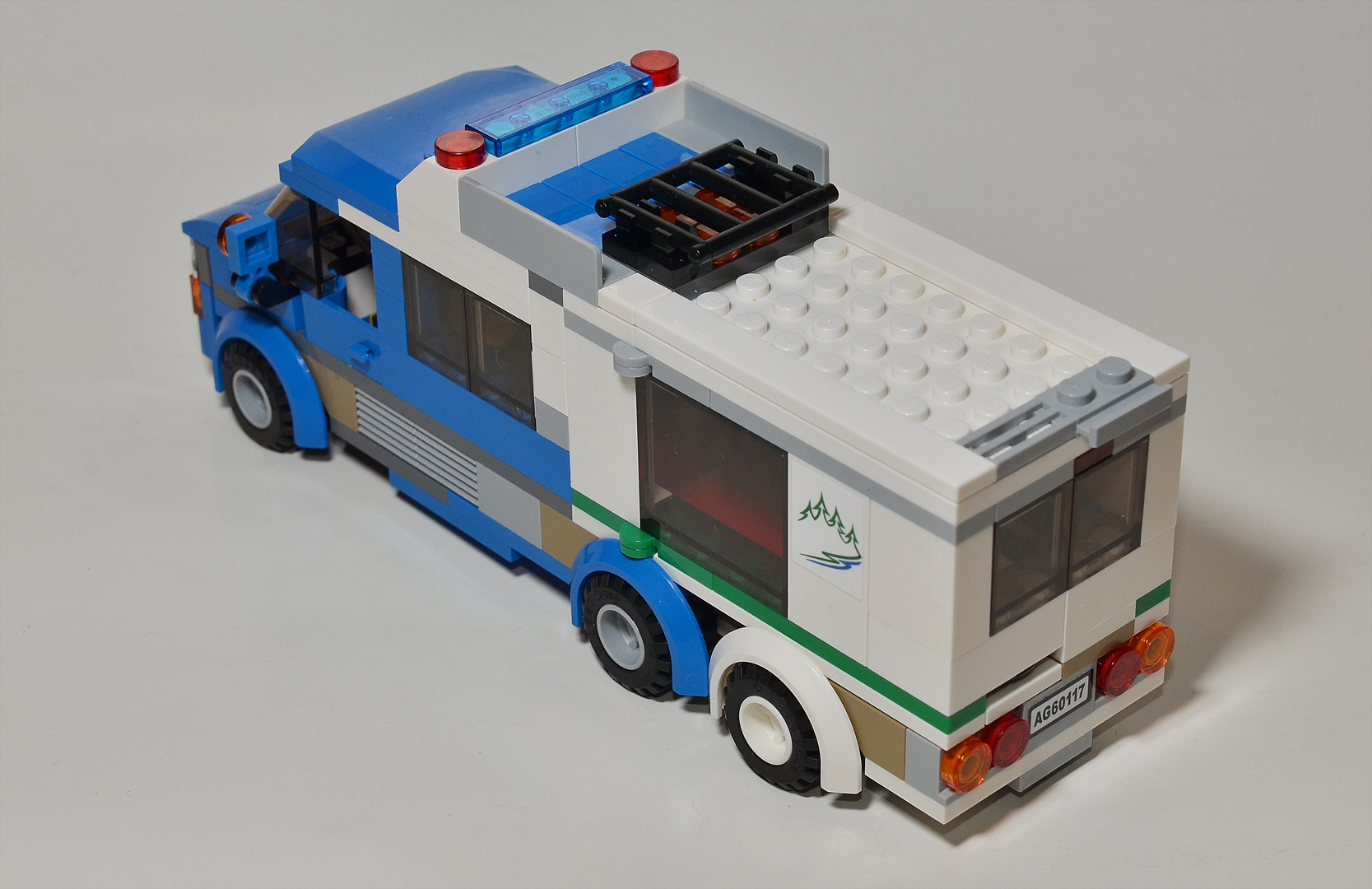 Конструктор LEGO City Great Vehicles Фургон и дом на колёсах (60117)