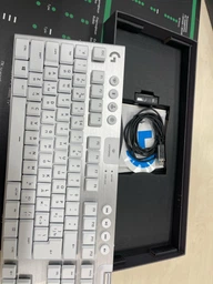 Клавіатура бездротова Logitech G915 Gaming TKL Tenkeyless LIGHTSPEED Wireless RGB Mechanical CARBON (920-009536) фото від покупців 5