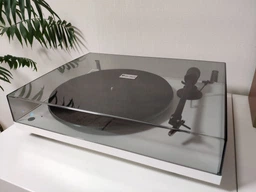 Програвач вінілових пластинок Project T1 Phono SB (OM 5e) Walnut фото від покупців 4