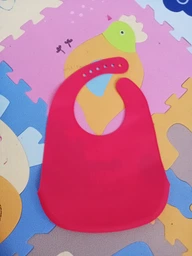 Слюнявчик силиконовый Canpol Babies с кармашком 28х23 см (74/020 Розовый) фото от покупателей 2