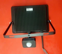 Прожектор светодиодный Bellight 230V 50W 4000K с датчиком движения, LED прожектор IP65 для улицы, двора, подъезда, парка и фасадного освещения фото от покупателей 3