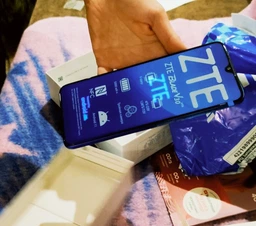 Мобильный телефон ZTE Blade V30 Vita 4/128GB Blue фото от покупателей 19