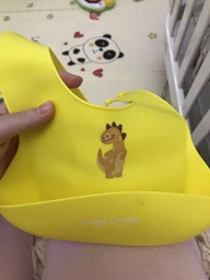 Силиконовый нагрудник-слюнявчик Zupo Crafts Dino с карманом гипоаллергенный Желтый фото от покупателей 1