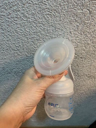 Ручной молокоотсос Philips Avent с бутылочкой 115мл SCF430/10 (SCF430/10) фото від покупців 7