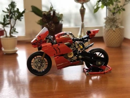 Конструктор LEGO Technic Ducati Panigale V4 R (42107) фото від покупців 7
