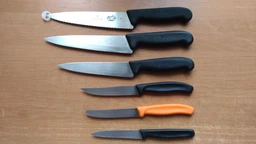 Кухонний ніж серейтор Victorinox Vx52033.19 Fibrox Carving 315 мм чорний