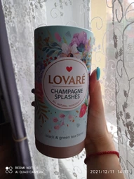 Купаж чорного та зеленого чаю Lovare Splashes Champagne з ягодами годжі тубус 80г фото від покупців 1