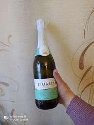 Винный напиток игристый ароматизированный Фраголино безалкогольное Fiorelli Bianco белое сладкое 0.75 л 0% (8002915006063) фото от покупателей 2