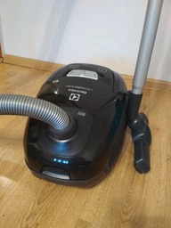 Пылесос для сухой уборки Electrolux EUSC64-EB фото от покупателей 1