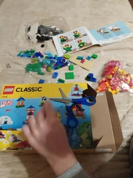 Конструктор LEGO Classic Кубики та будиночки 270 деталей (11008)