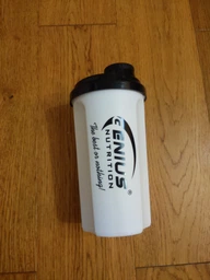 Шейкер Genius Nutrition Royal Shaker 700ml (Red) фото від покупців 6