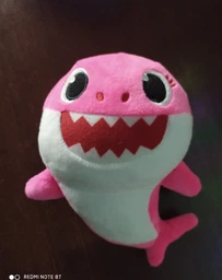 Мягкая детская игрушка Baby Shark Мама Акула на присоске 28 см