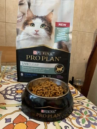 Сухий повнораціонний корм для стерилізованих котів старше 7 років Purina Pro Plan LiveClear для зменшення алергенів на шерсті з індичкою 1.4 кг фото від покупців 5