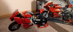 Конструктор LEGO Technic Ducati Panigale V4 R (42107) фото від покупців 2