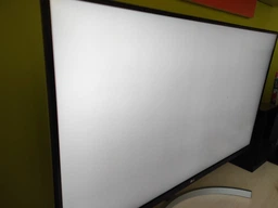Монитор 31.5'' LG 4K UltraFine 32UN650-W фото от покупателей 5