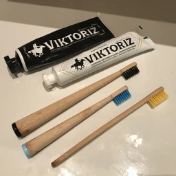 Viktoriz Premium. Бамбукова зубна щітка. М'яка жорсткість Чорна