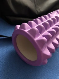 Массажный ролик YogaLife Trigger Point 33 см фиолетовый (роллер, валик, цилиндр для МФР и йоги, массажер для спины, ног, рук, шеи) фото от покупателей 3