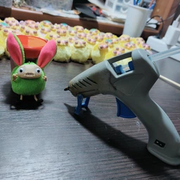 Клейовий пістолет Dremel Glue Gun 930 + клейові стрижні (F0130930JA)