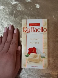 Белый шоколад Raffaello с кокосовой стружкой и миндалем 90 г (8000500359556) фото от покупателей 2