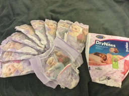 Подгузники-трусики Huggies DryNites для девочек 4-7 лет 10 шт. (5029053527581) фото от покупателей 2