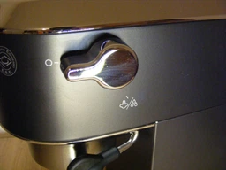 Кавоварка еспресо Delonghi EC 685.BK