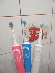 Электрическая зубная щетка Oral-B Vitality 3D White/D100 Pink (4210201262169_4210201234173) фото от покупателей 3