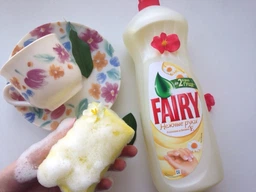 Засіб для миття посуду Fairy Sensetive ромашка 900 мл фото від покупців 13