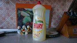Засіб для миття посуду Fairy Sensetive ромашка 900 мл фото від покупців 11