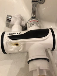 Проточный водонагреватель 0,04 - 0,5 Мпа 3000 Вт 220-240V/50 Hz IPX4, нижнего подключения, с душем 1.2 м