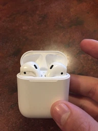 Наушники Apple AirPods (MMEF2ZE/A) (1-е поколение) фото от покупателей 5