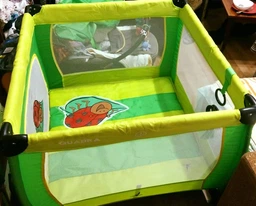 Детский манеж, Caretero Quadra Black, складной манеж, дорожный манеж для ребенка, игровая зона для малыша, компактный манеж с москитной сеткой, манеж с боковым входом, безопасный детский манеж, легкий манеж для путешествий фото от покупателей 5