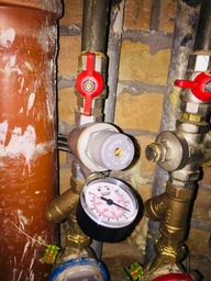 Редуктор тиску води CALEFFI з отвором для манометра 1/2" (533441)