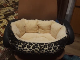 Лежанка для собак і кішок Collar Теремок Елегант 1 хутряна 45 x 35 x 15 см (0378) фото від покупців 11