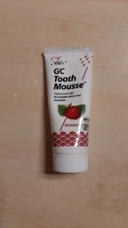 Ремінералізуючий захисний крем GC Tooth Mousse для чутливих зубів з смаком полуниці та дині фото от покупателей 13
