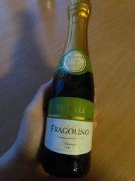 Винний напій ігристий ароматизований Фраголіно Fiorelli Bianco біле солодке 0.2 л (8002915005677) фото від покупців 2